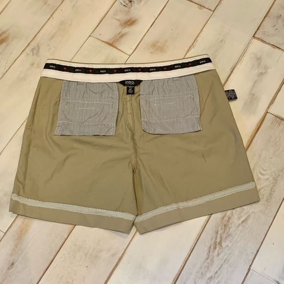 Flattering NOT your typical stiff twill shorts - Picture 4 of 5